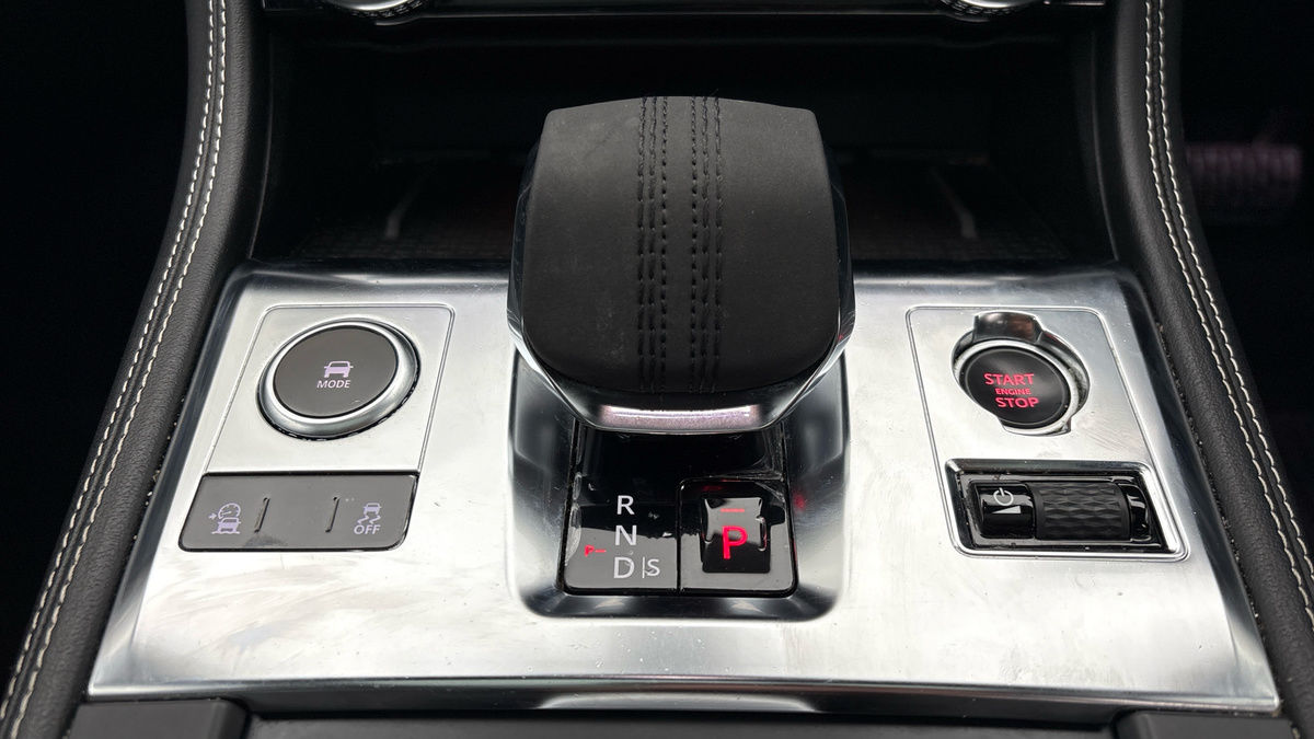 Jaguar F-PACE Image 30