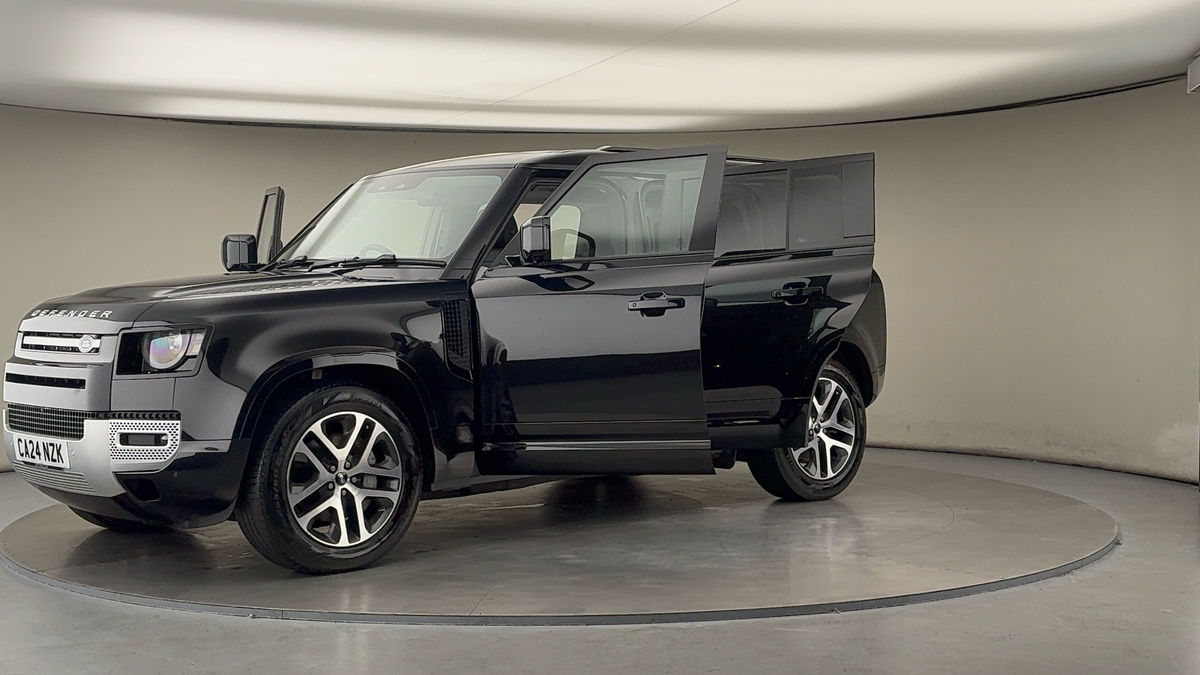 Land Rover Defender 110 Image 22