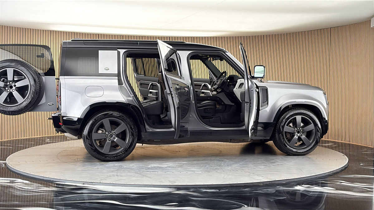 More views of Land Rover Defender 110