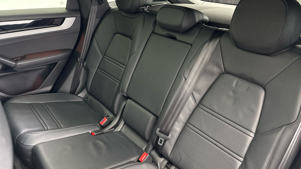 Porsche Cayenne Image 8