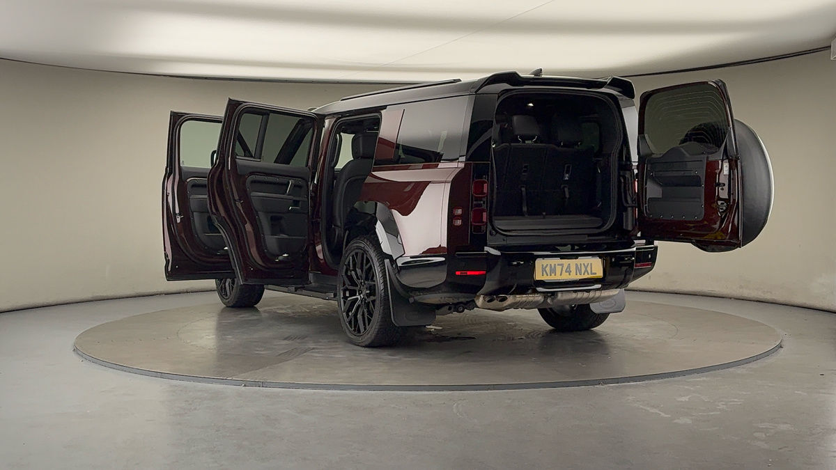 Land Rover Defender 130 Urban Image 23