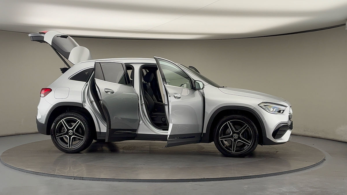 More views of Mercedes-Benz GLA