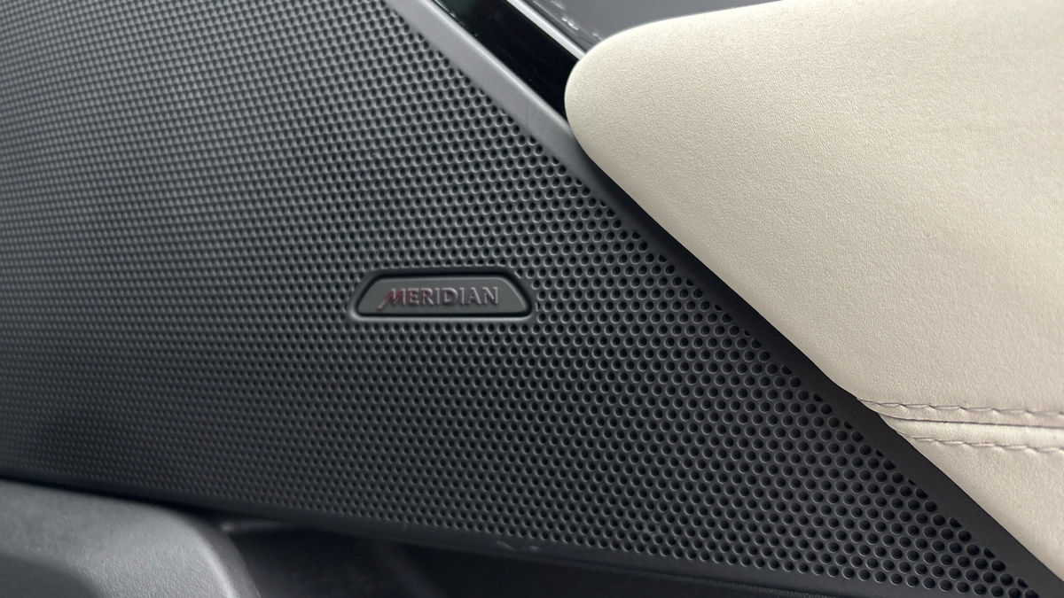 Land Rover Range Rover Velar Image 25