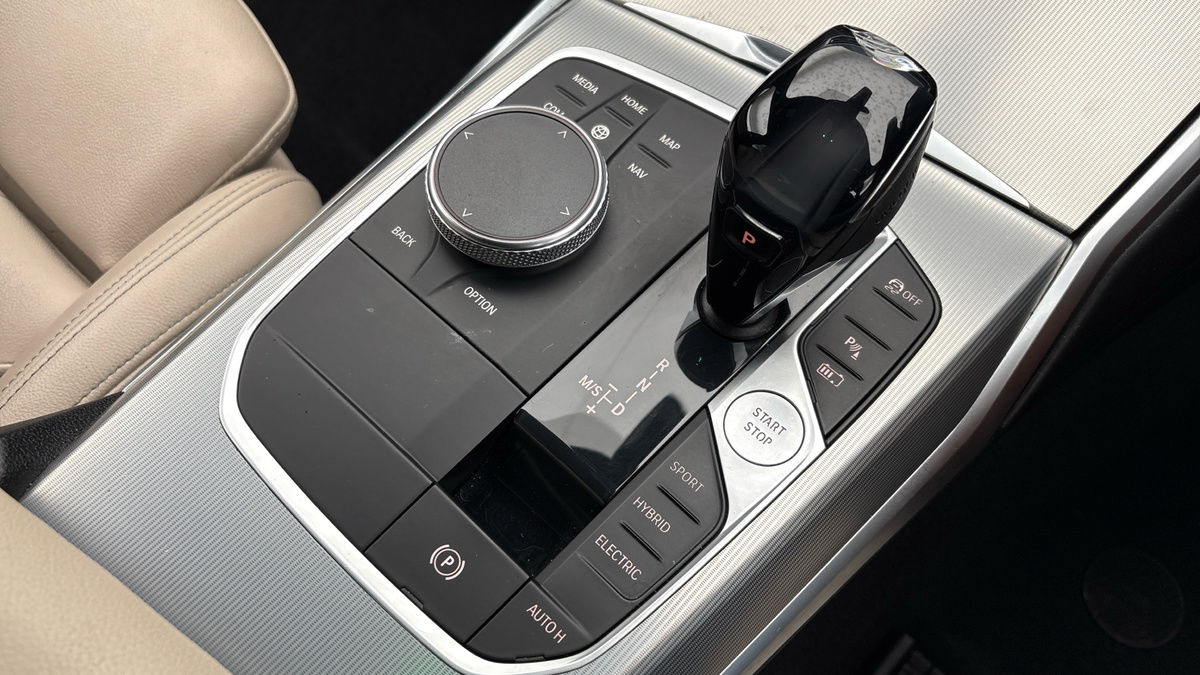 BMW 3 Series Image 6