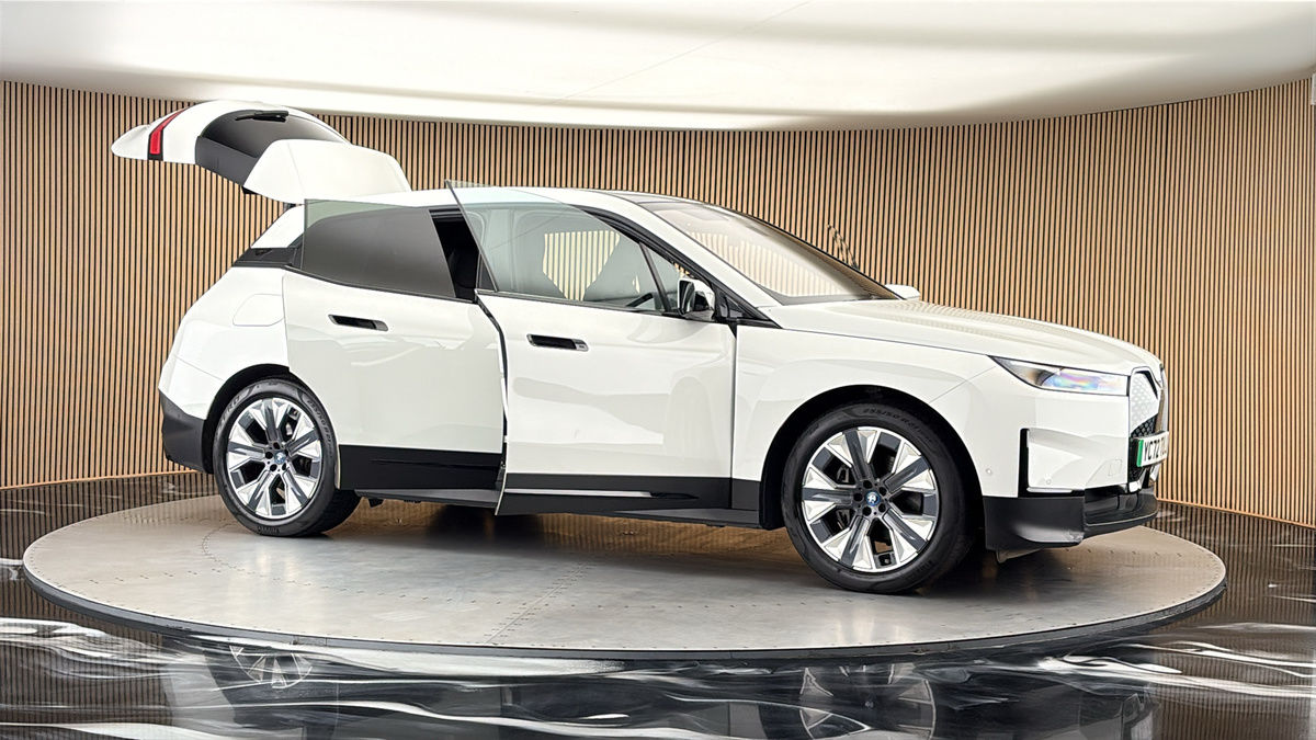More views of BMW iX