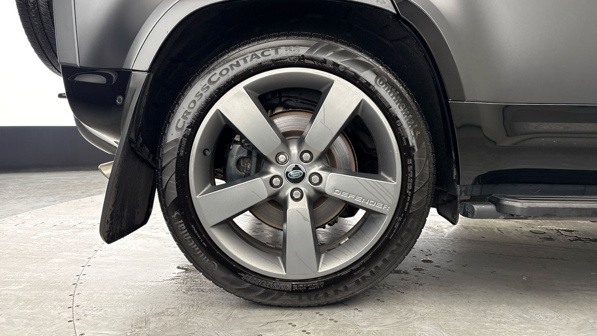 Land Rover Defender 110 Image 10