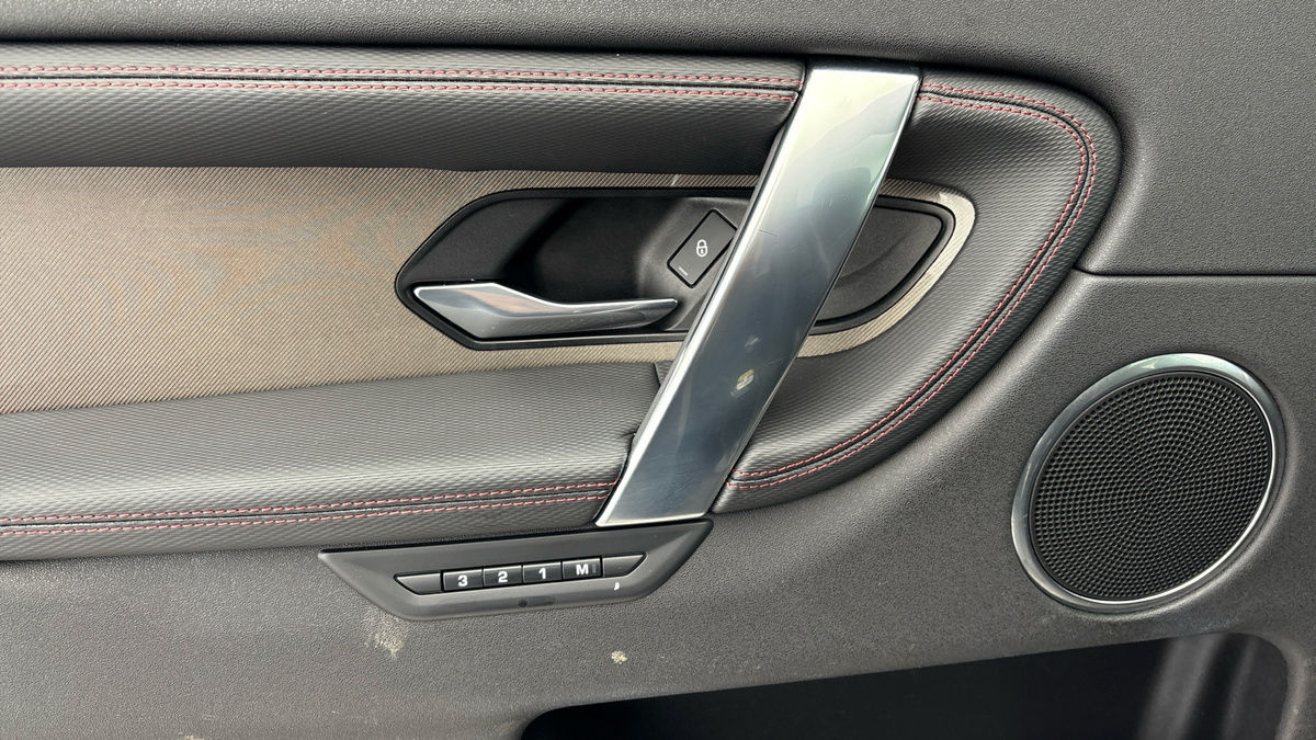 Land Rover Discovery Sport Image 19