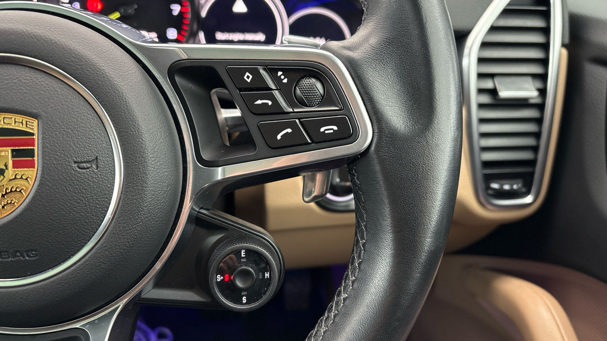 Porsche Cayenne Image 14