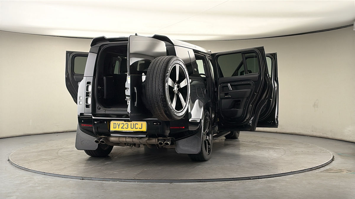 More views of Land Rover Defender 110
