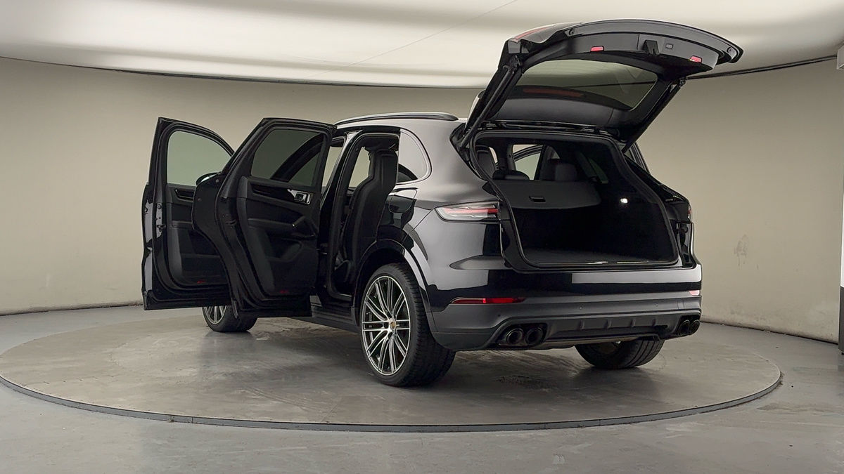 Porsche Cayenne Image 23