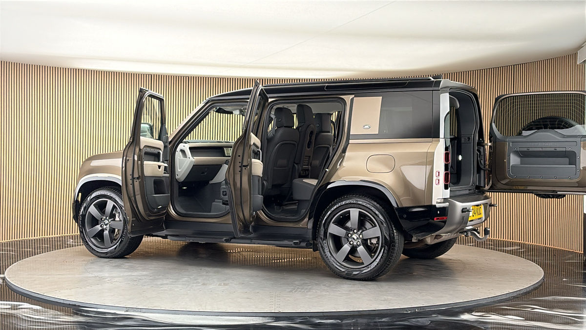 More views of Land Rover Defender 110