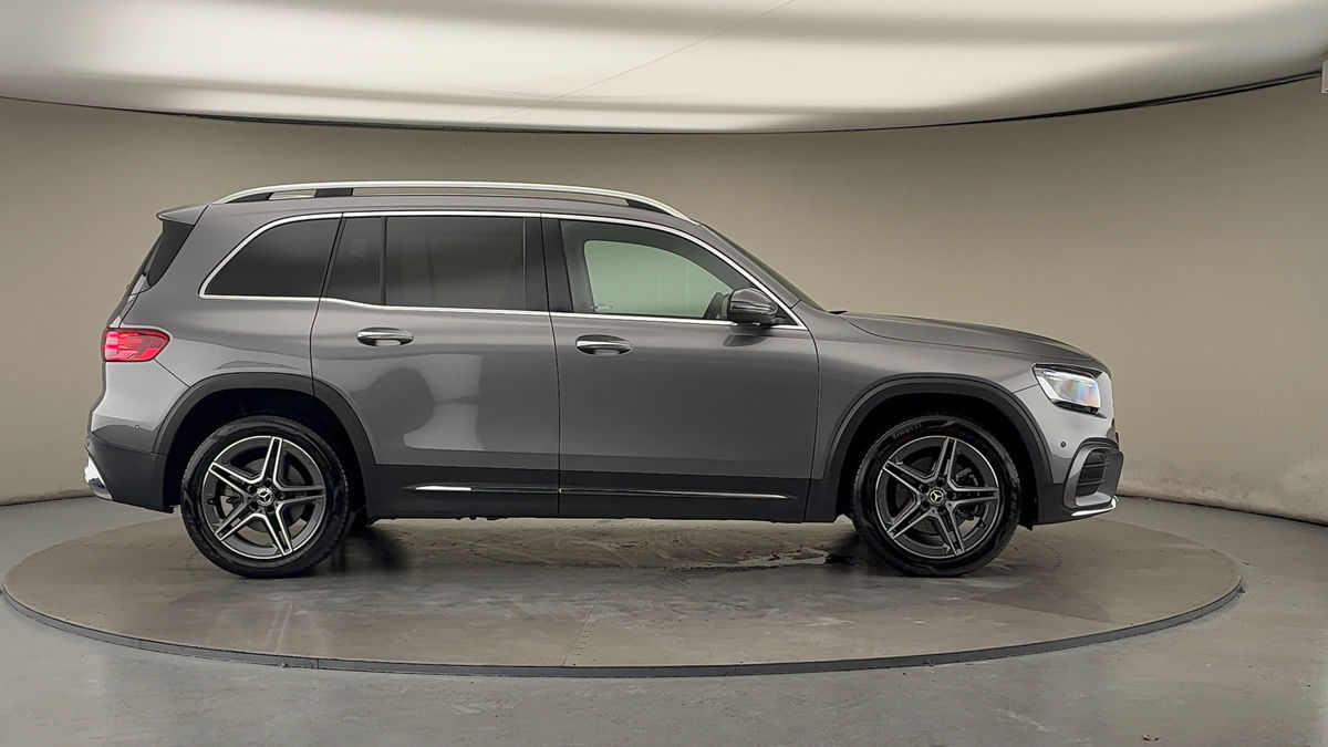 Mercedes-Benz GLB Image 16