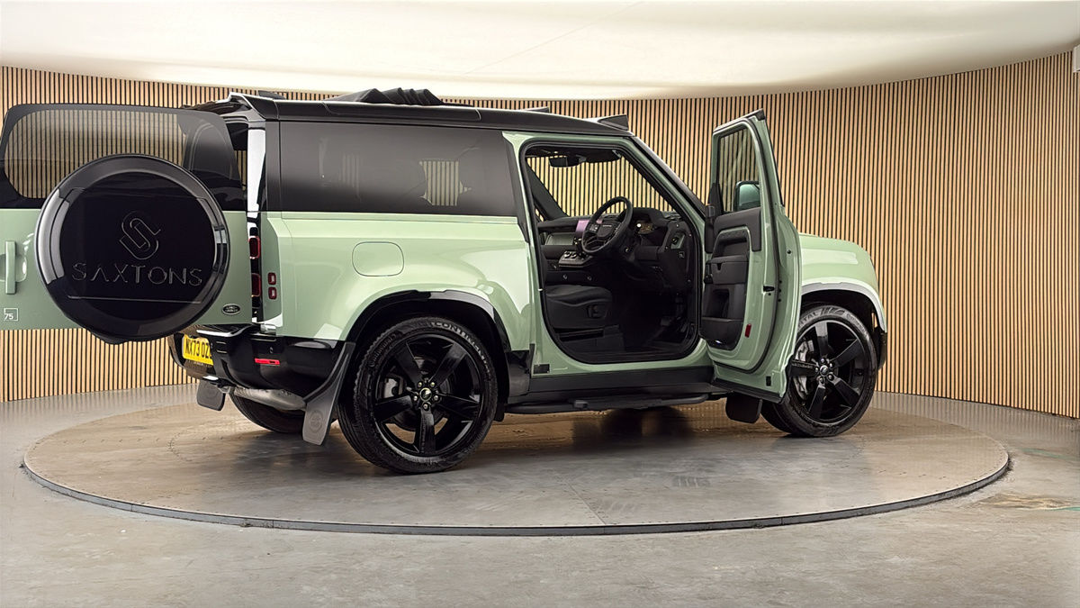 More views of Land Rover Defender 90