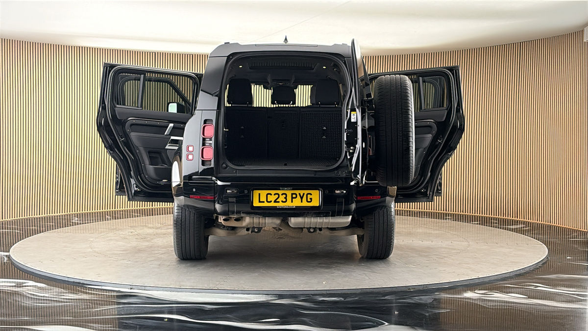 More views of Land Rover Defender 110