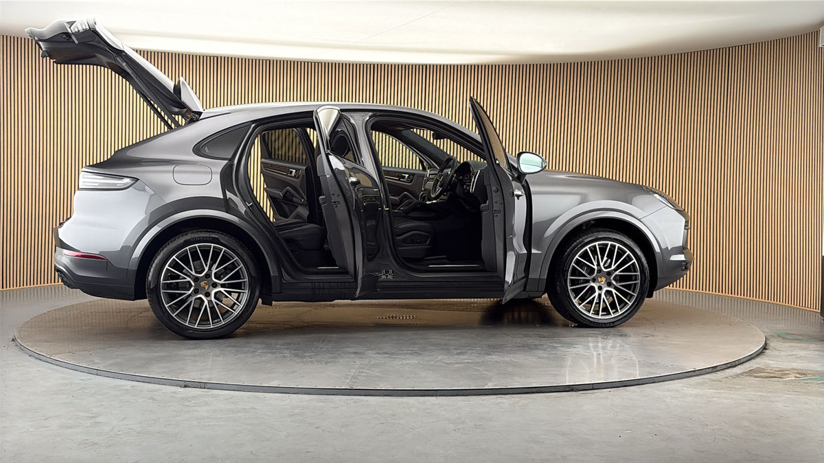 More views of Porsche Cayenne