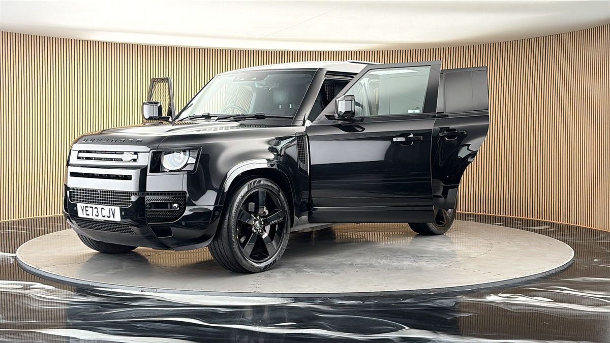 More views of Land Rover Defender 110