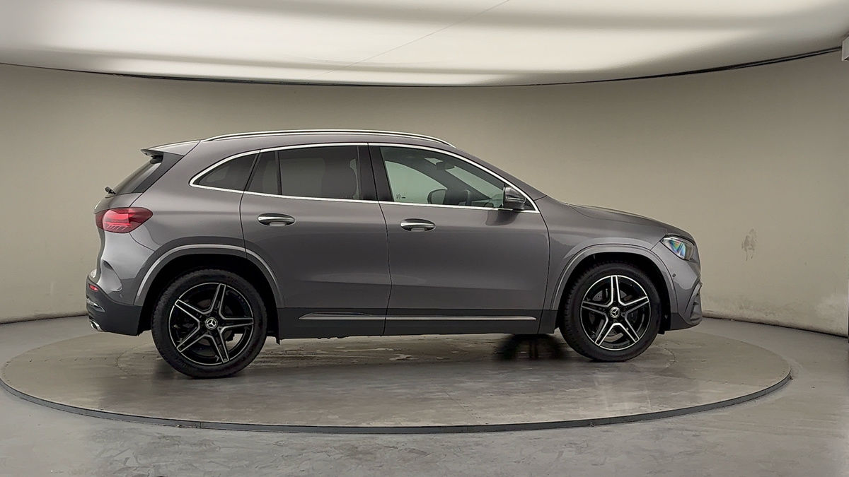 More views of Mercedes-Benz GLA