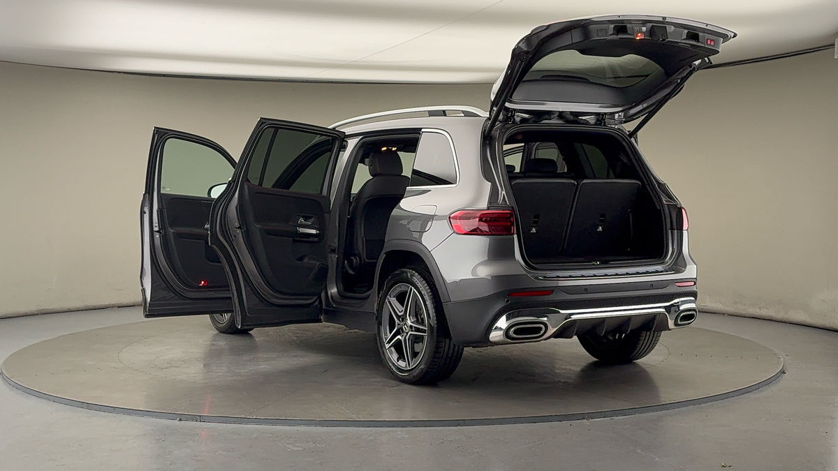 Mercedes-Benz GLB Image 23