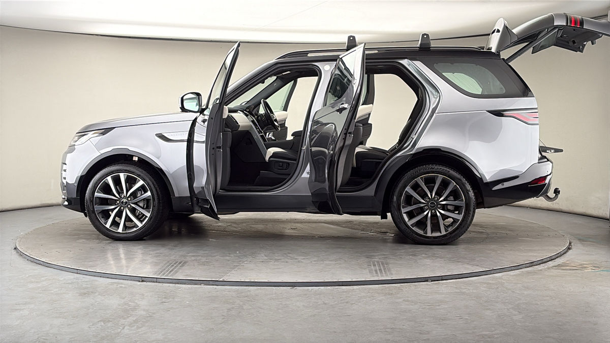 More views of Land Rover Discovery