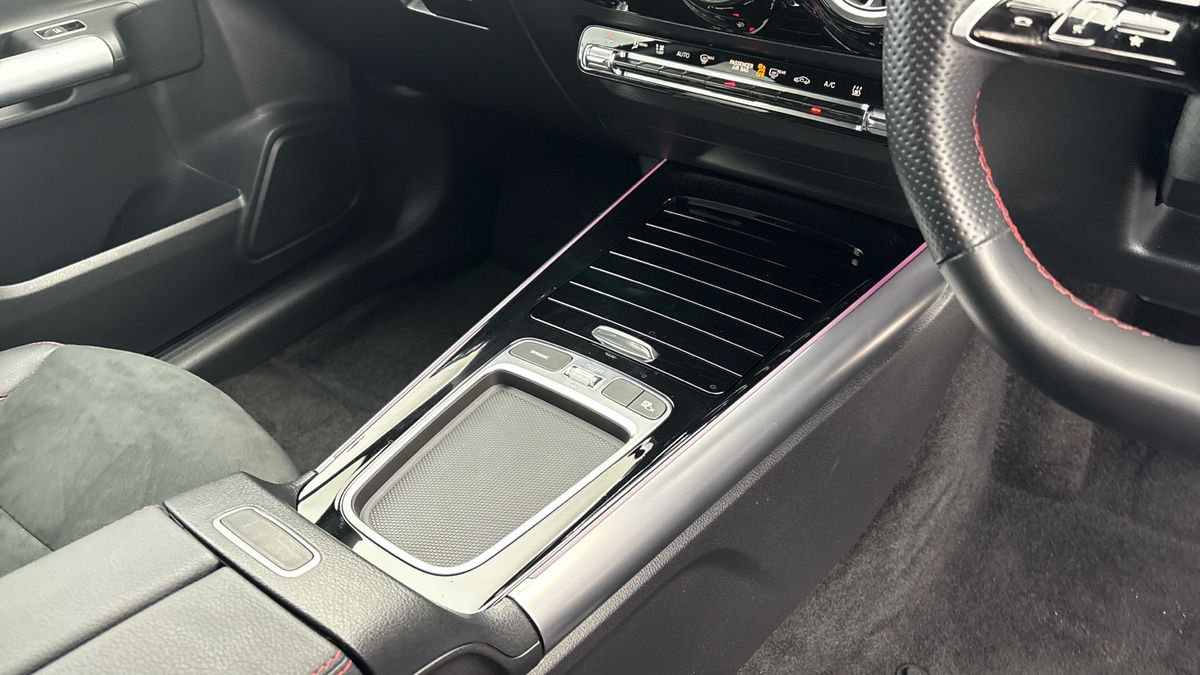 Mercedes-Benz EQA Image 18