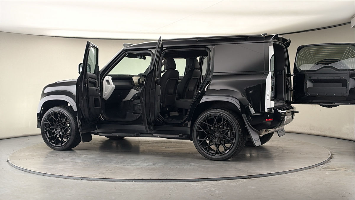 More views of Land Rover Defender 110