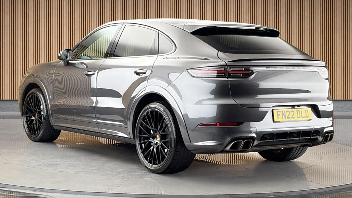 Porsche Cayenne Image 2