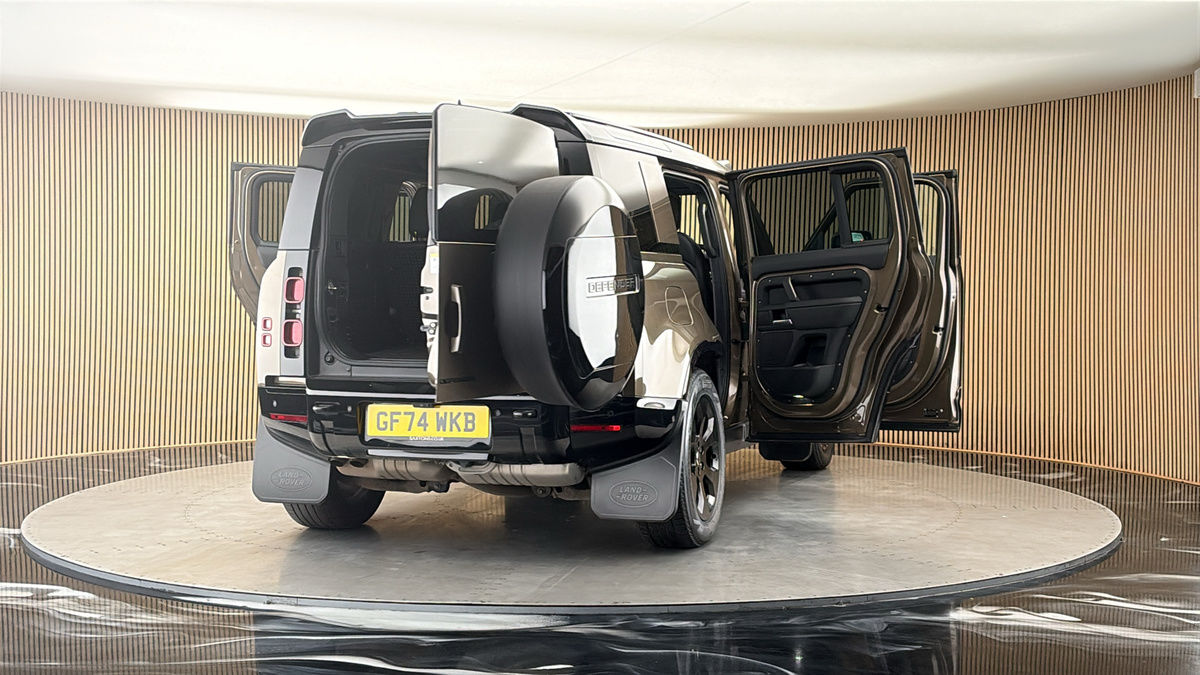 More views of Land Rover Defender 110