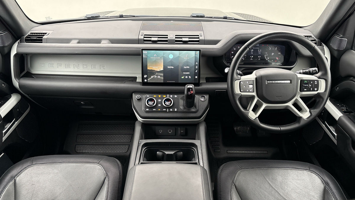 Land Rover Defender 110 Image 12