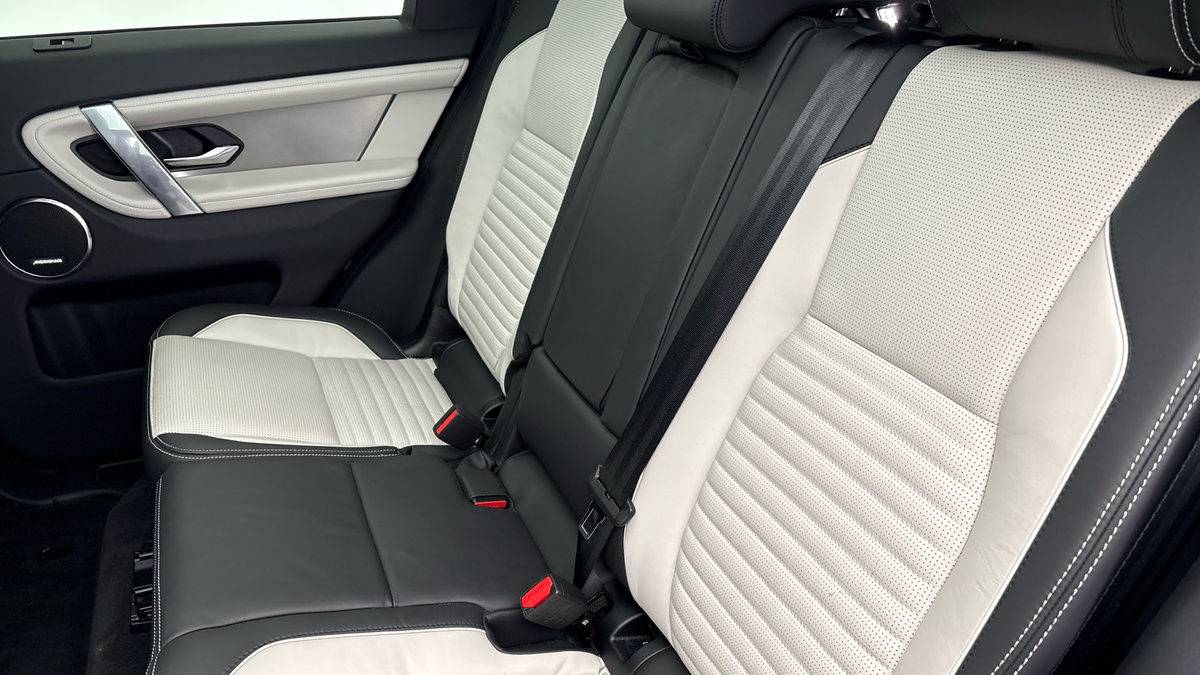 Land Rover Discovery Sport Image 8