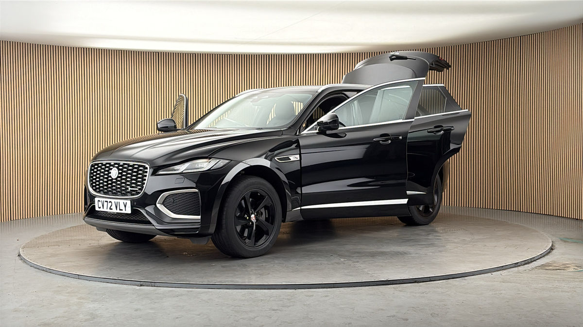 Jaguar F-PACE Image 22