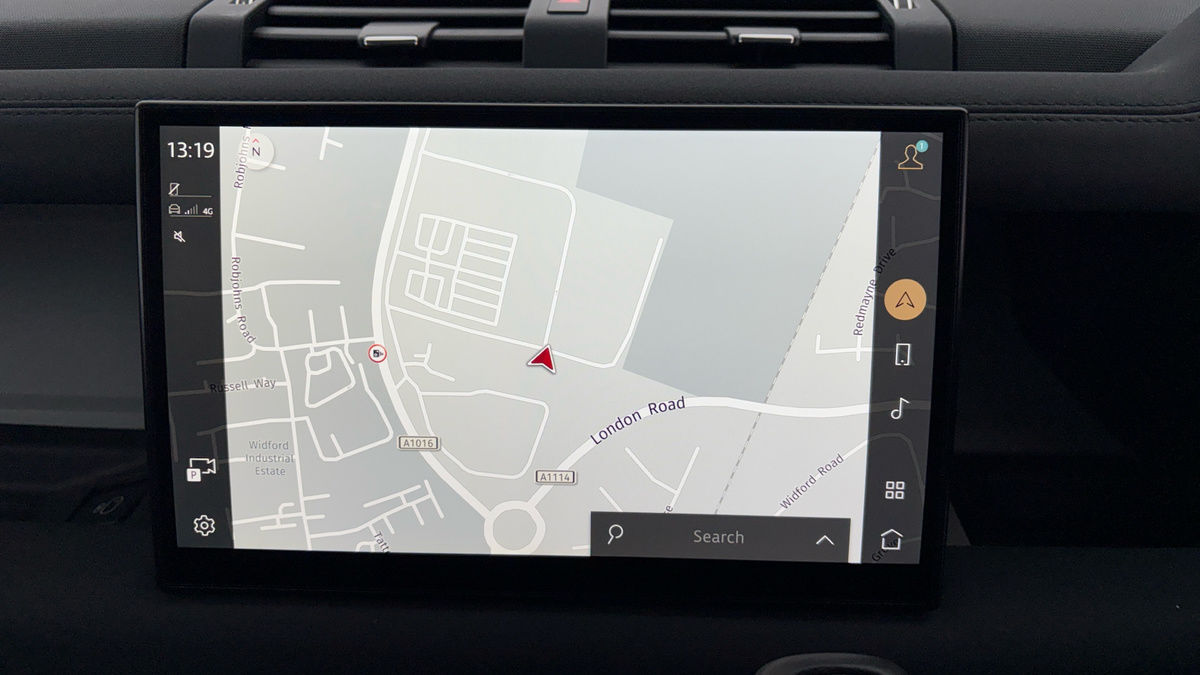 Land Rover Defender 130 Urban Image 17