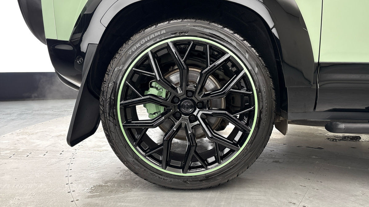 Land Rover Defender 90 Urban Image 10