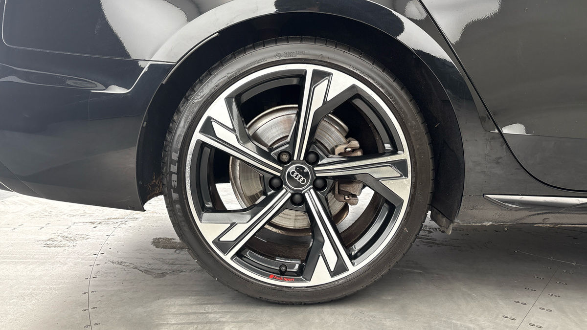 Audi A4 Avant Image 10