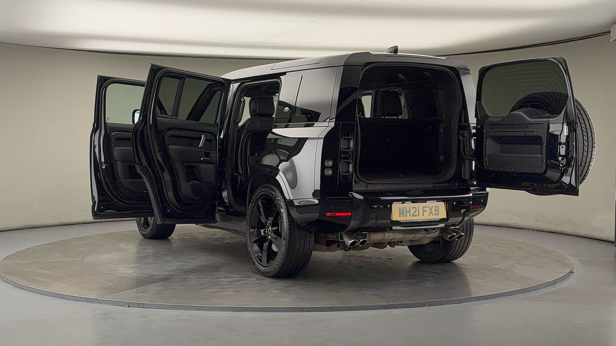 Land Rover Defender 110 Image 23