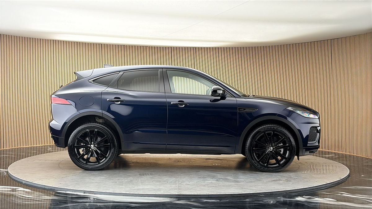 Jaguar E-PACE Image 16