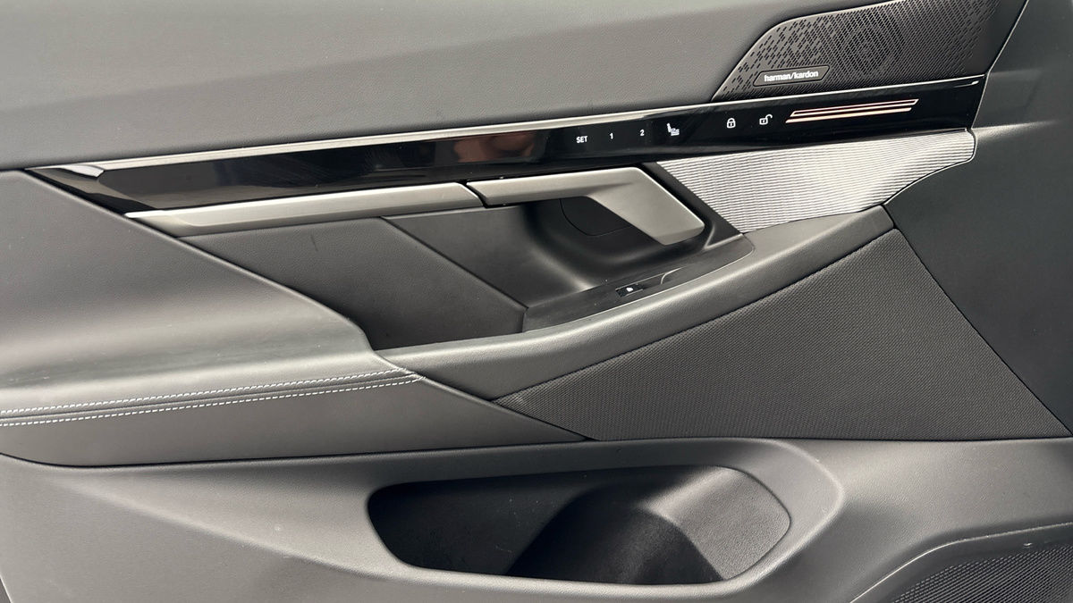 BMW 5 Series Image 19