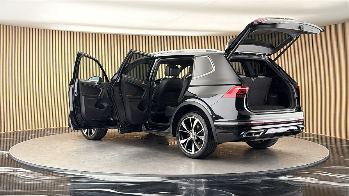More views of Volkswagen Tiguan Allspace