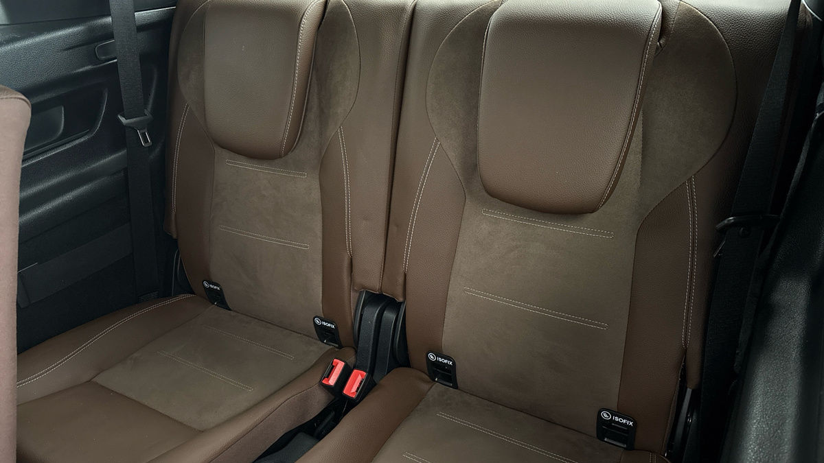 Mercedes-Benz GLB Image 25
