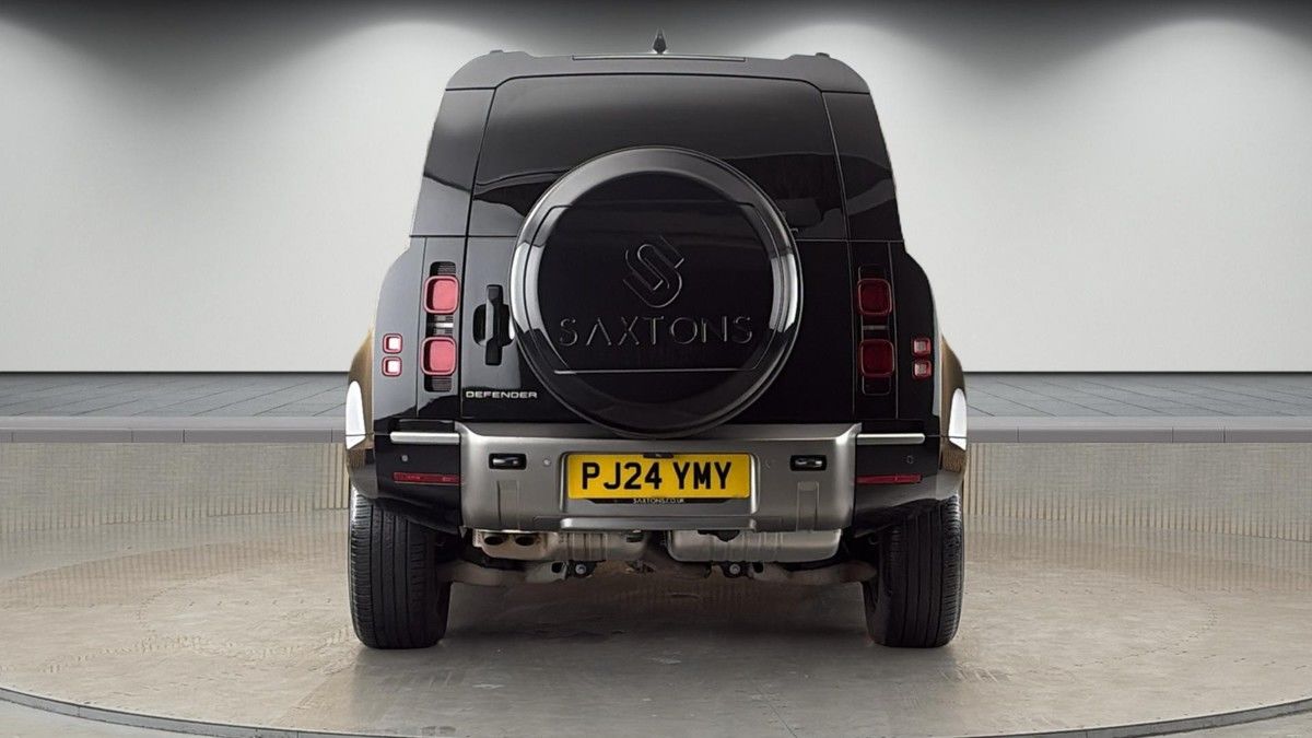 Land Rover Defender 110 Image 4