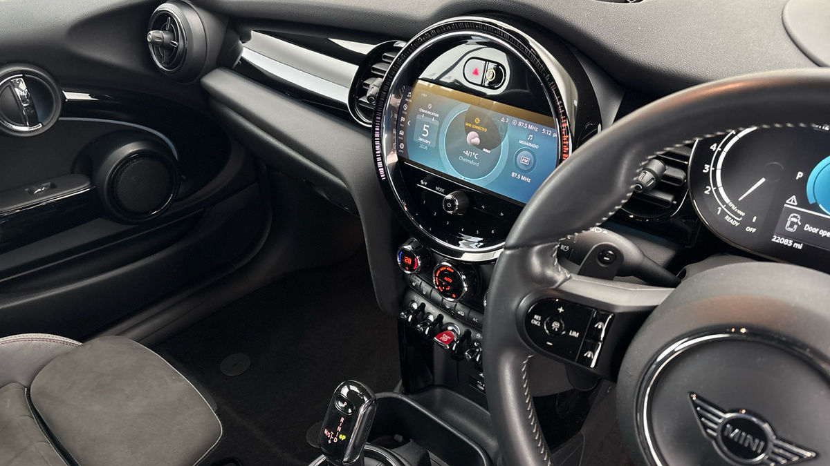 MINI Convertible Image 18