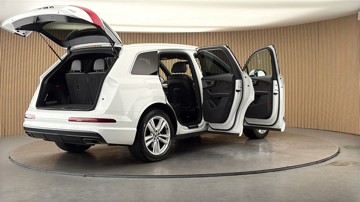 More views of Audi Q7