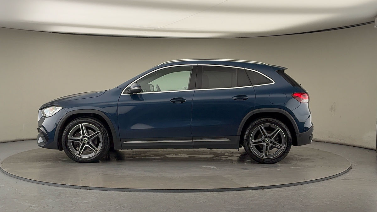 Mercedes-Benz GLA Image 15