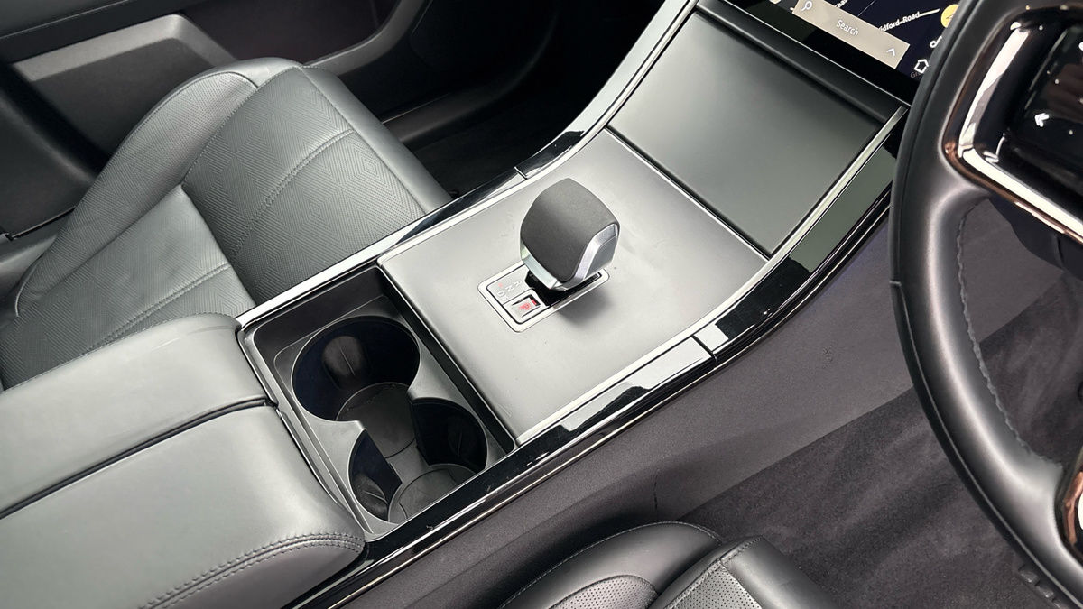 Land Rover Range Rover Velar Image 18