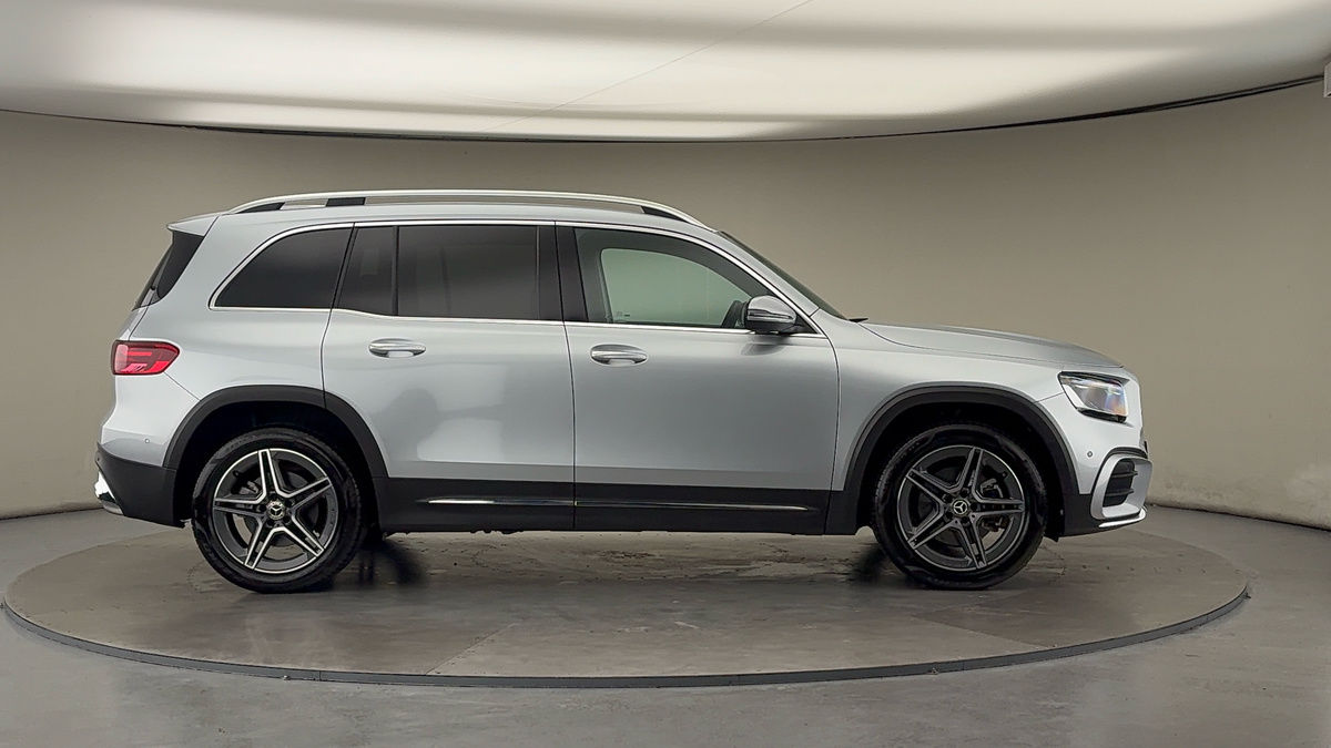 Mercedes-Benz GLB Image 16