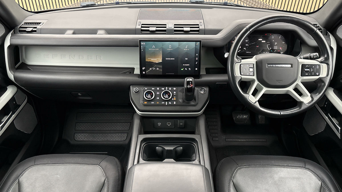 Land Rover Defender 130 Image 12