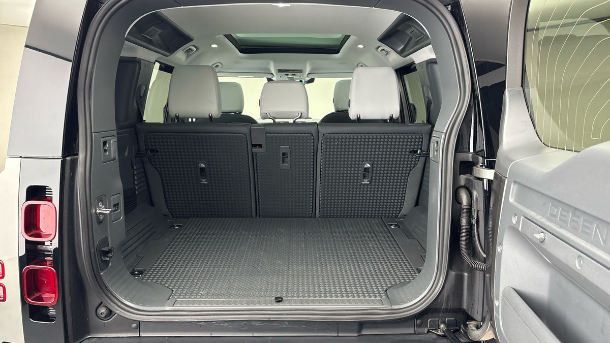 Land Rover Defender 110 Urban Image 28