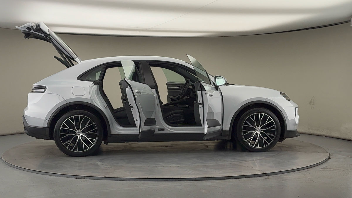 More views of Porsche Macan