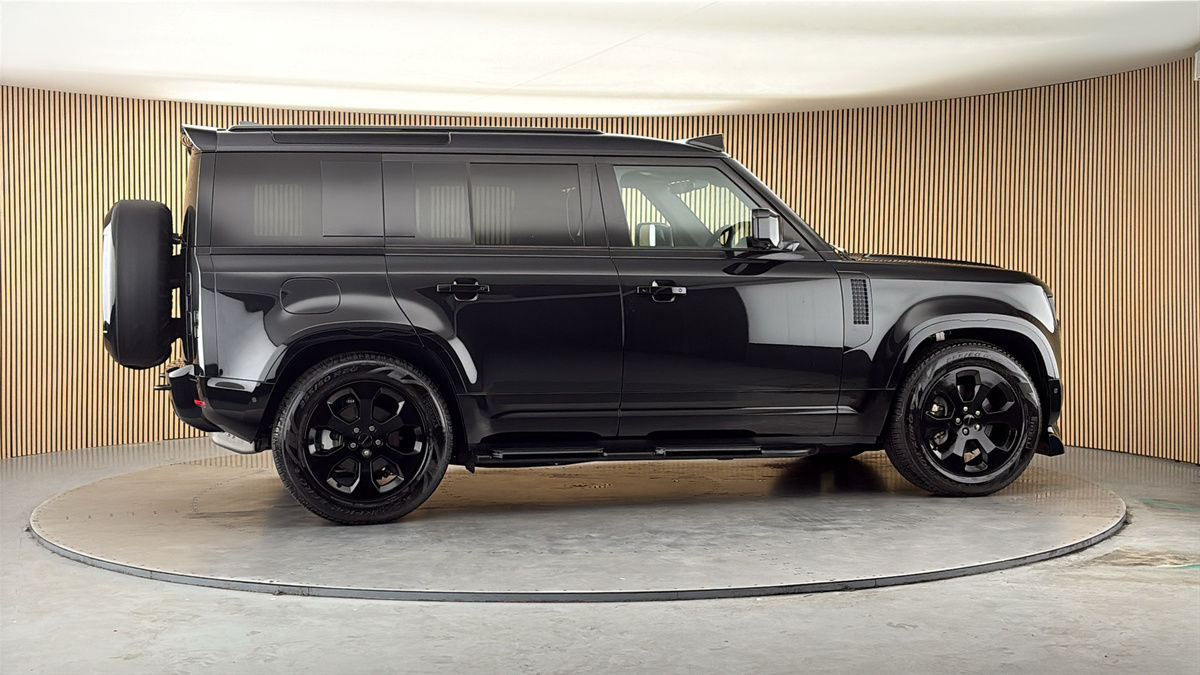 More views of Land Rover Defender 110