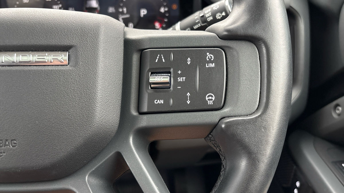 Land Rover Defender 110 Image 14