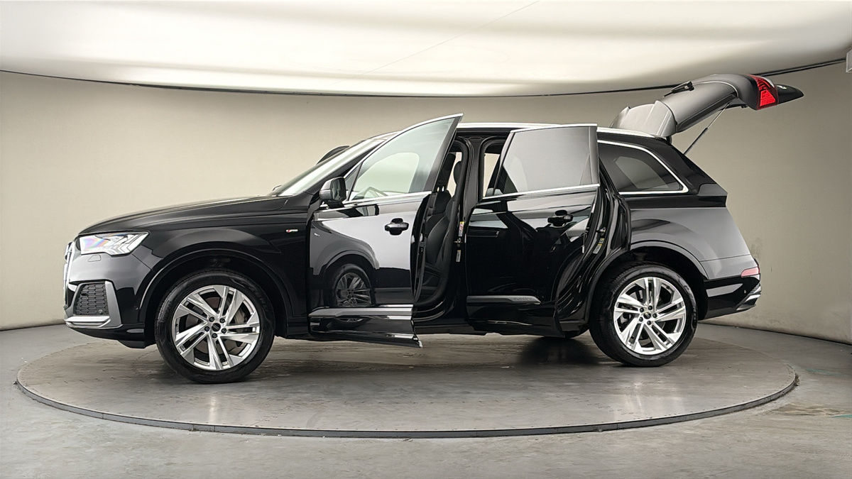 More views of Audi Q7